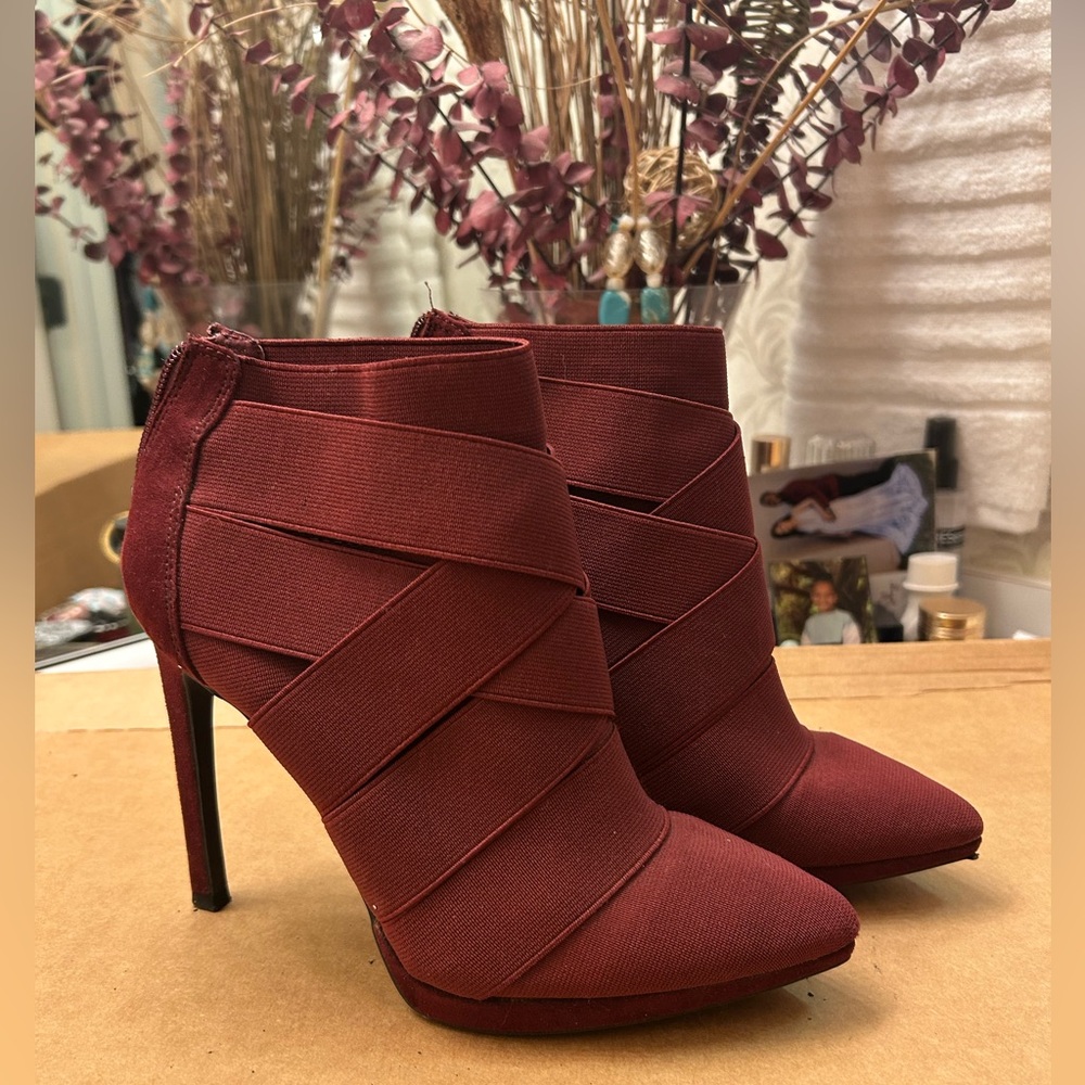 Excellent Condition Jessica Simpson Breena ankle high heel boots size 6.5!